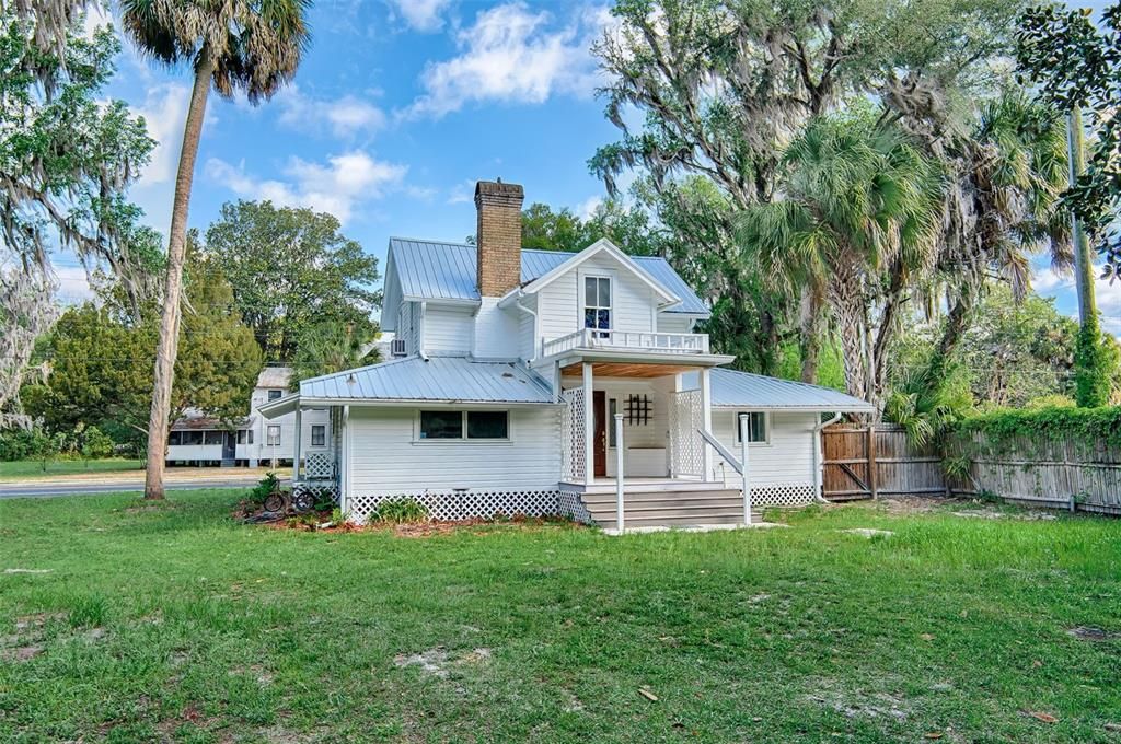 For Sale: $330,000 (4 beds, 2 baths, 1401 Square Feet)