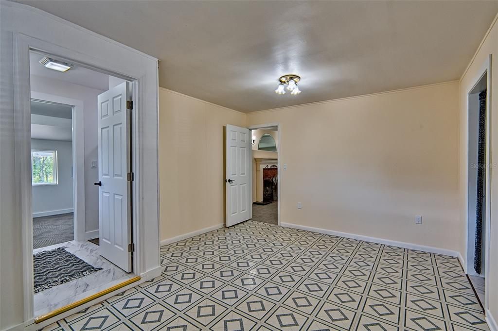 For Sale: $330,000 (4 beds, 2 baths, 1401 Square Feet)