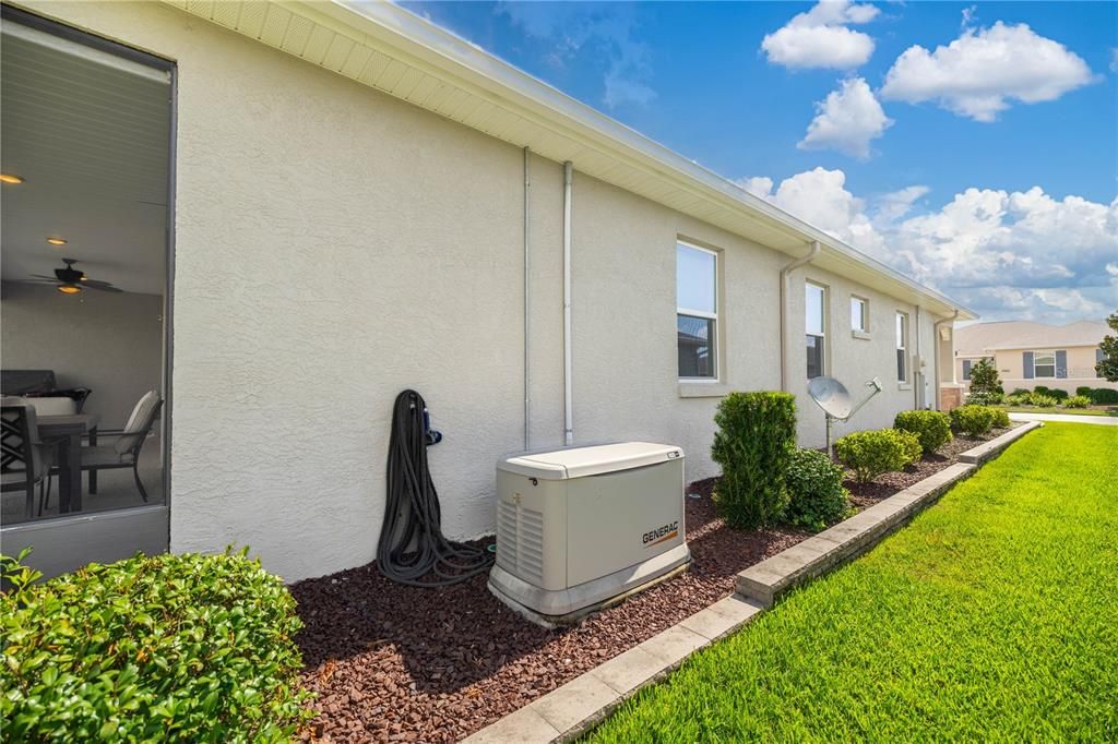 Activo con contrato: $578,900 (3 camas, 3 baños, 2216 Pies cuadrados)