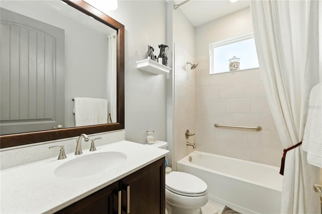 Activo con contrato: $578,900 (3 camas, 3 baños, 2216 Pies cuadrados)