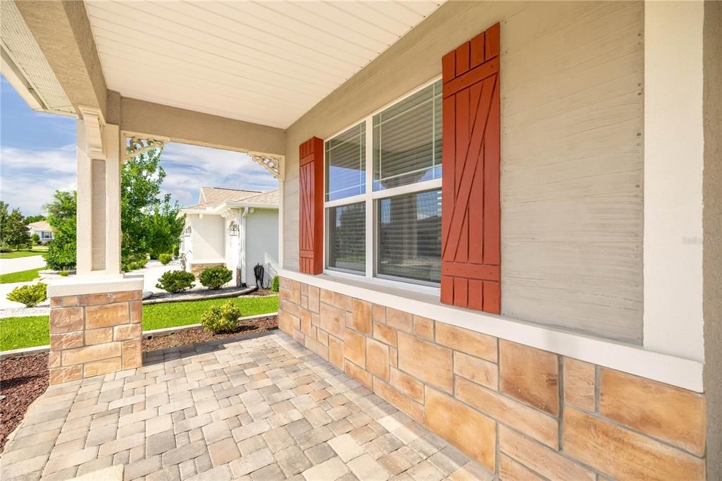 Activo con contrato: $578,900 (3 camas, 3 baños, 2216 Pies cuadrados)