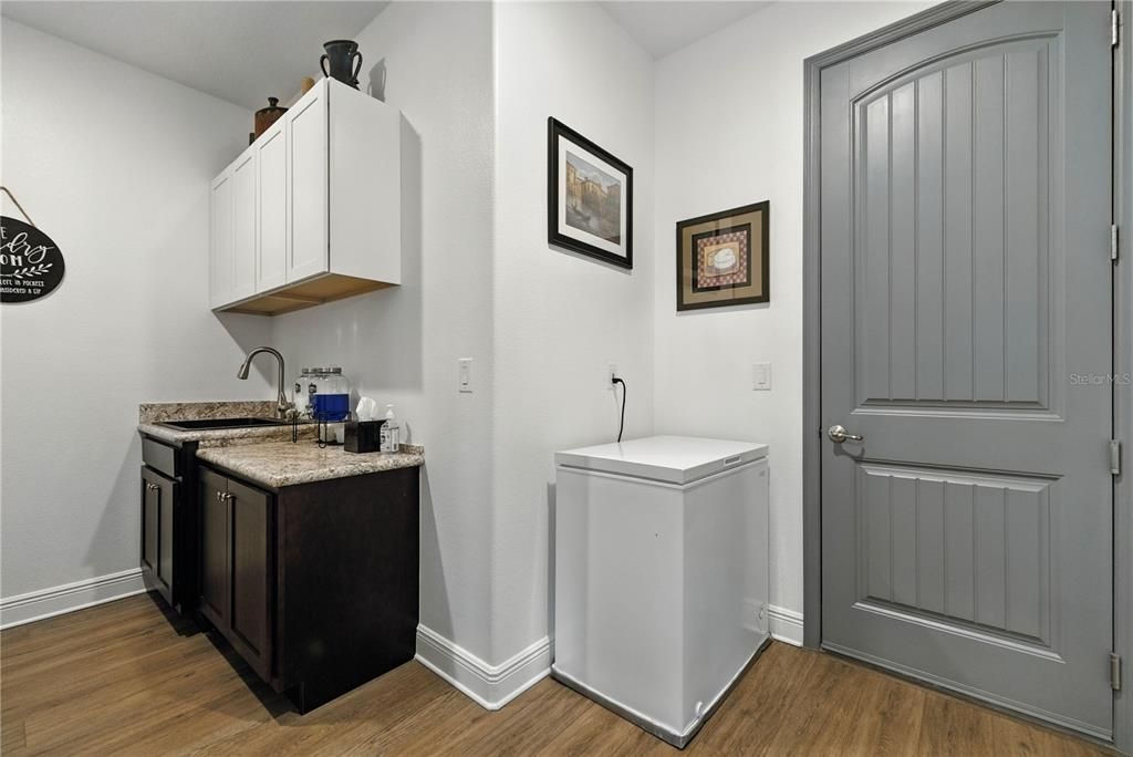 Activo con contrato: $578,900 (3 camas, 3 baños, 2216 Pies cuadrados)