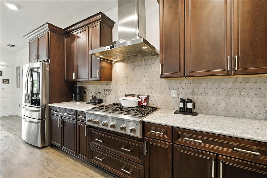 Activo con contrato: $578,900 (3 camas, 3 baños, 2216 Pies cuadrados)