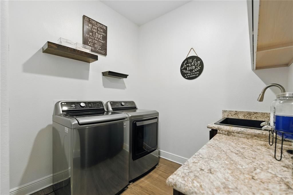 Activo con contrato: $578,900 (3 camas, 3 baños, 2216 Pies cuadrados)