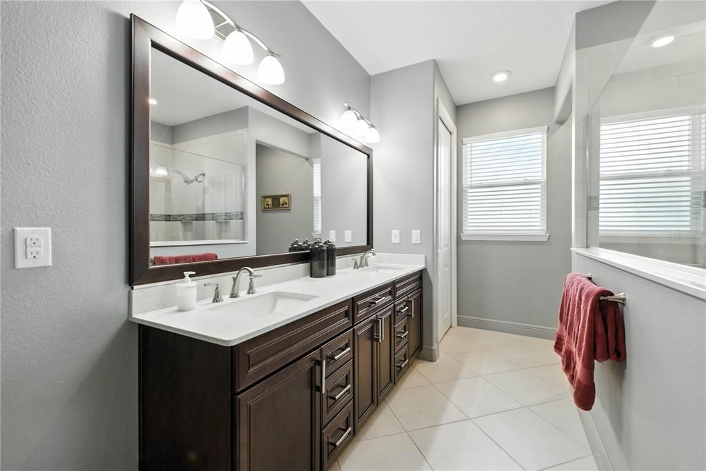Activo con contrato: $578,900 (3 camas, 3 baños, 2216 Pies cuadrados)