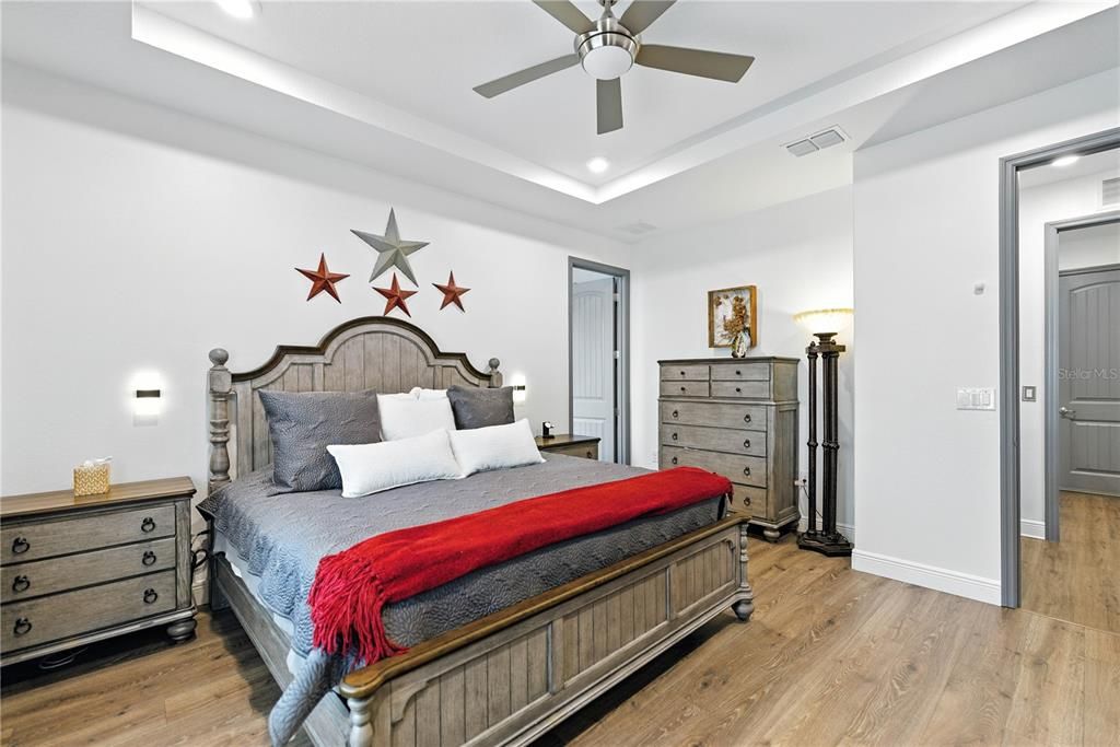 Activo con contrato: $578,900 (3 camas, 3 baños, 2216 Pies cuadrados)