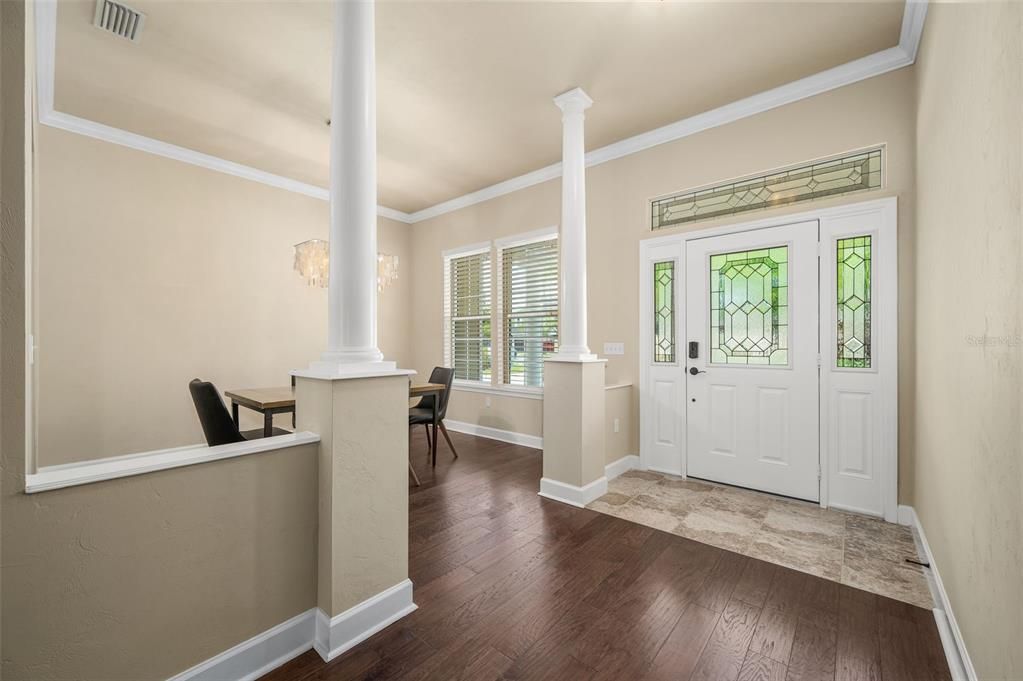 Activo con contrato: $549,000 (4 camas, 3 baños, 2475 Pies cuadrados)