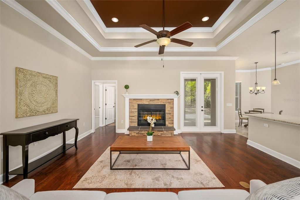 Activo con contrato: $549,000 (4 camas, 3 baños, 2475 Pies cuadrados)