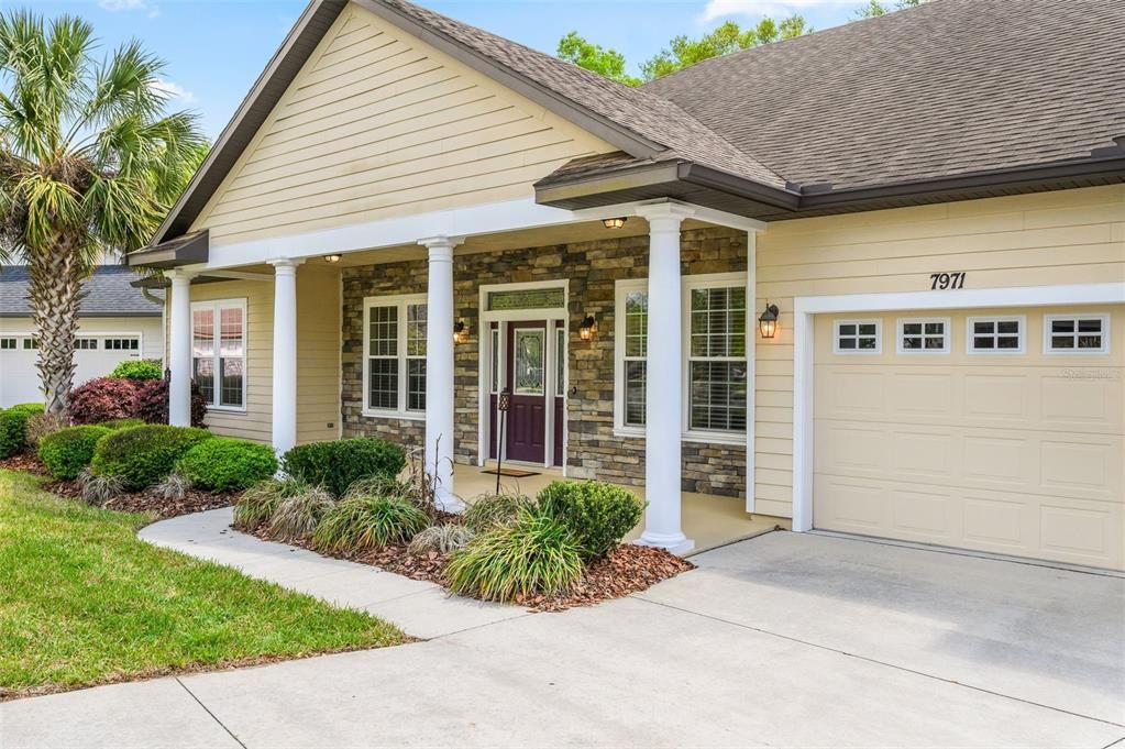 Activo con contrato: $549,000 (4 camas, 3 baños, 2475 Pies cuadrados)