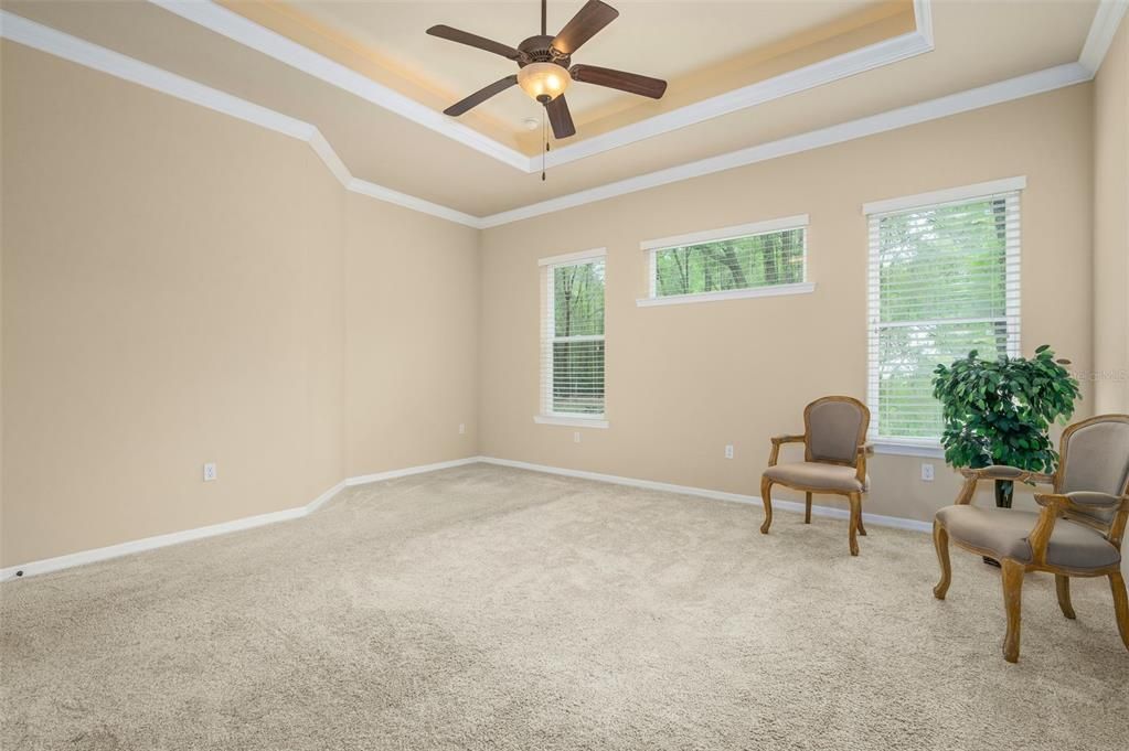 Activo con contrato: $549,000 (4 camas, 3 baños, 2475 Pies cuadrados)