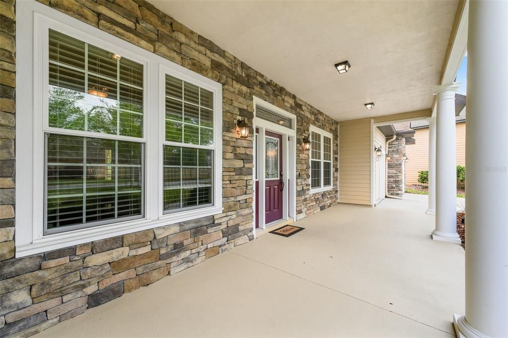 Activo con contrato: $549,000 (4 camas, 3 baños, 2475 Pies cuadrados)