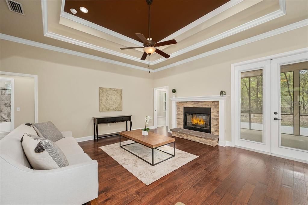 Activo con contrato: $549,000 (4 camas, 3 baños, 2475 Pies cuadrados)