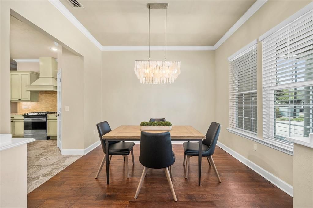 Activo con contrato: $549,000 (4 camas, 3 baños, 2475 Pies cuadrados)