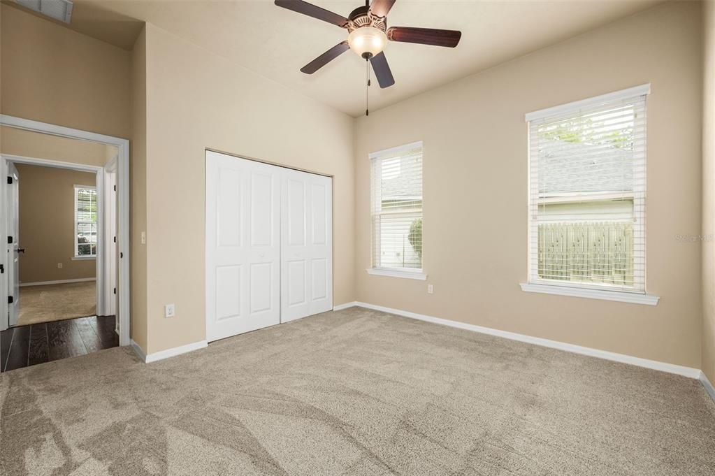 Activo con contrato: $549,000 (4 camas, 3 baños, 2475 Pies cuadrados)