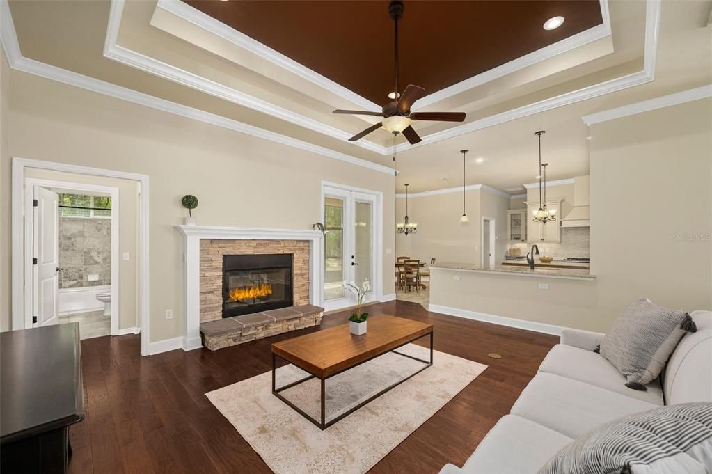 Activo con contrato: $549,000 (4 camas, 3 baños, 2475 Pies cuadrados)