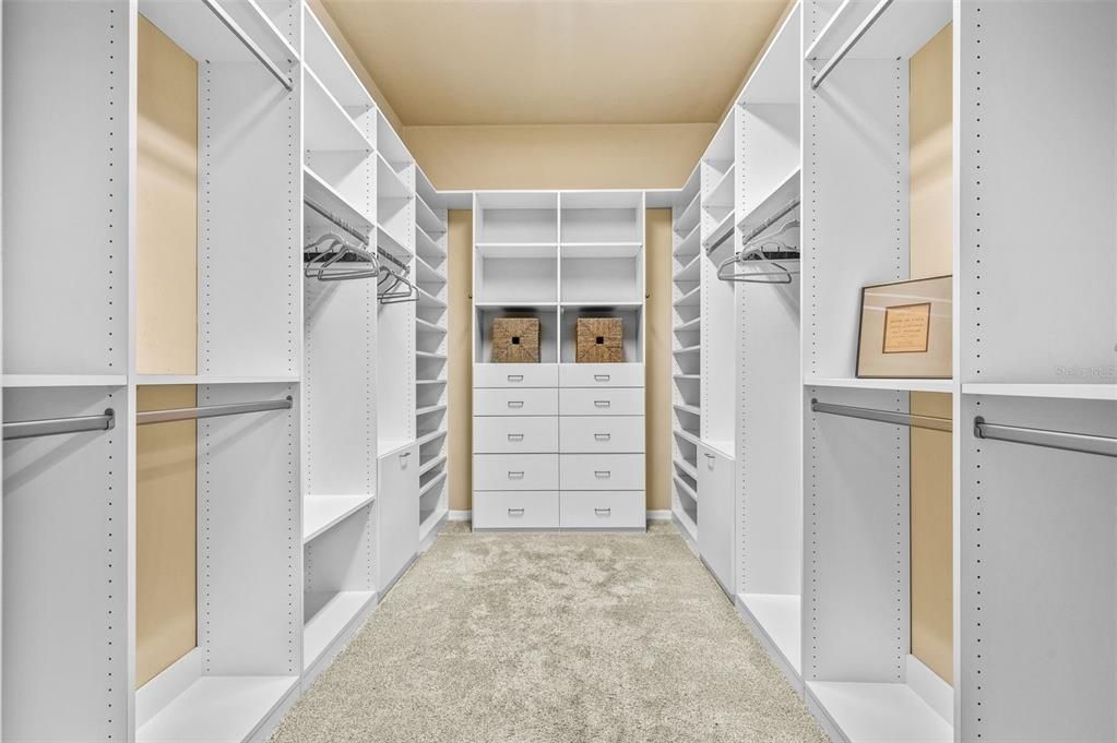 Activo con contrato: $549,000 (4 camas, 3 baños, 2475 Pies cuadrados)