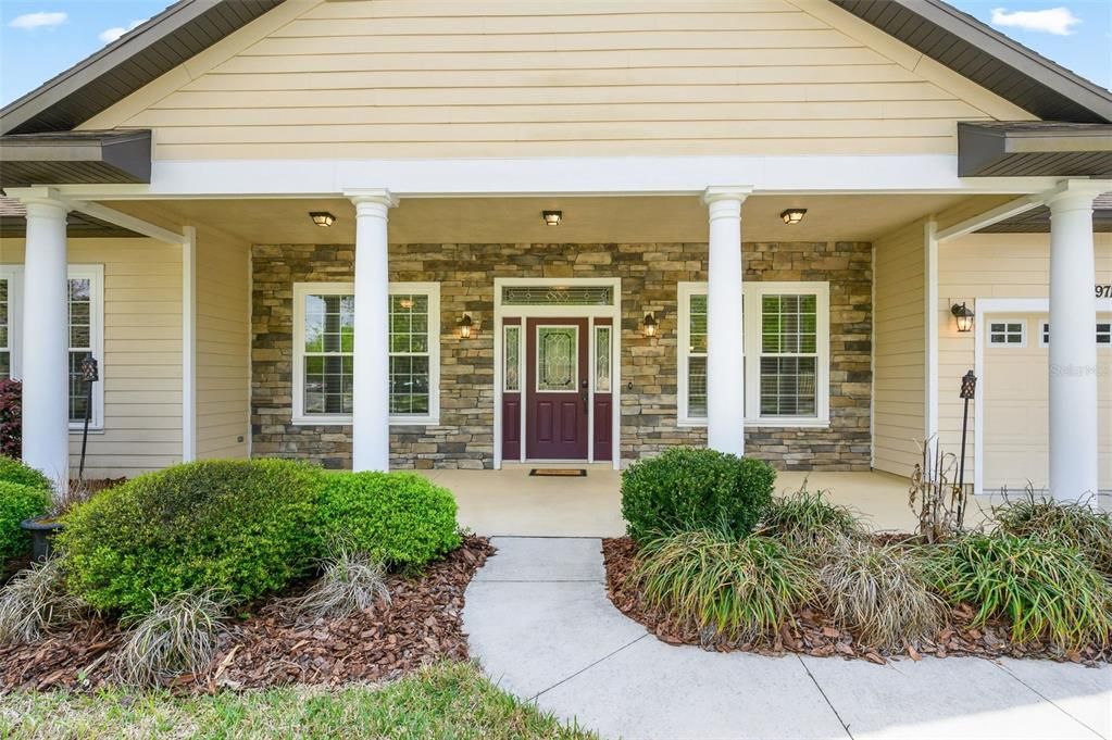 Activo con contrato: $549,000 (4 camas, 3 baños, 2475 Pies cuadrados)