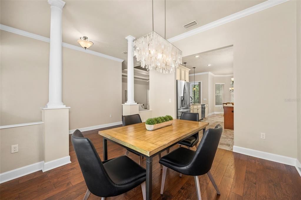 Activo con contrato: $549,000 (4 camas, 3 baños, 2475 Pies cuadrados)