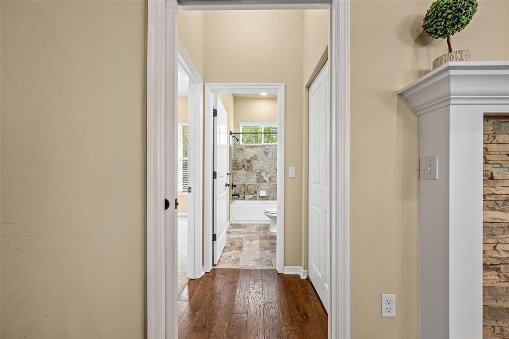 Activo con contrato: $549,000 (4 camas, 3 baños, 2475 Pies cuadrados)