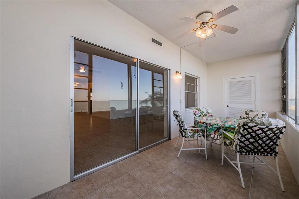 En Venta: $275,000 (1 camas, 1 baños, 957 Pies cuadrados)