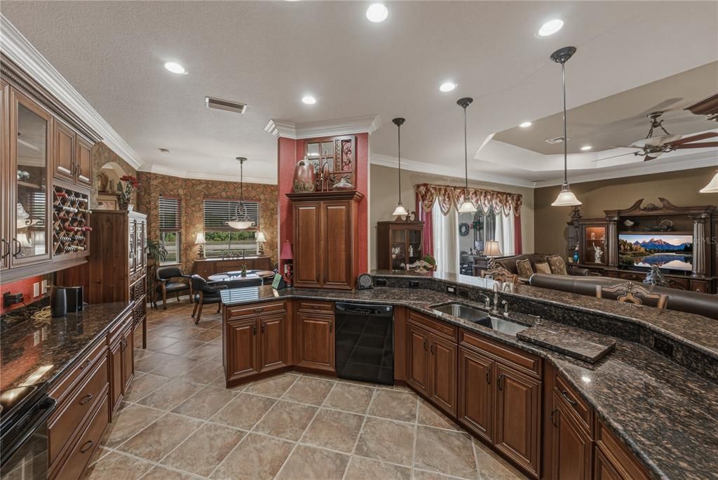 На продажу: $599,900 (3 спален, 2 ванн, 2591 Квадратных фут)