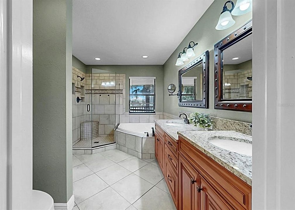 На продажу: $525,000 (3 спален, 2 ванн, 1700 Квадратных фут)