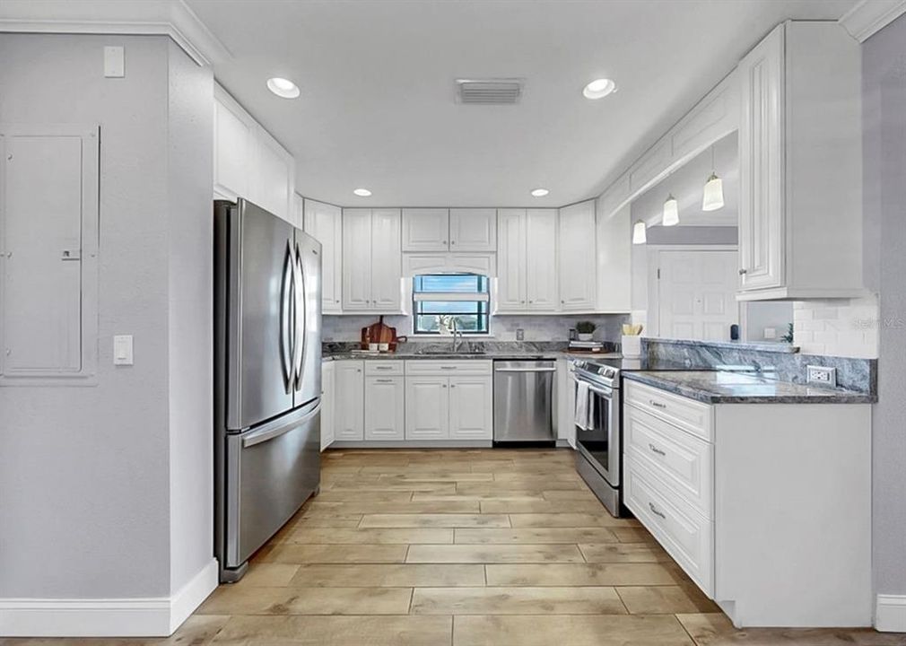 На продажу: $525,000 (3 спален, 2 ванн, 1700 Квадратных фут)