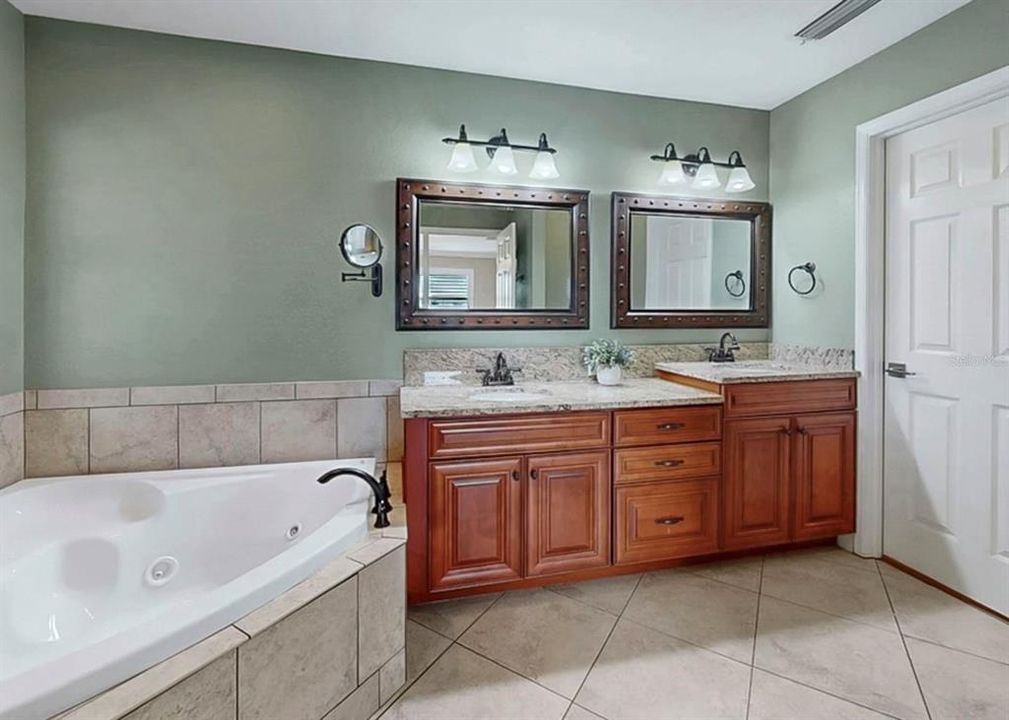 На продажу: $525,000 (3 спален, 2 ванн, 1700 Квадратных фут)