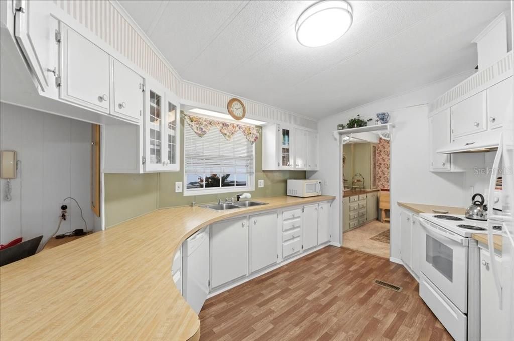 На продажу: $115,000 (2 спален, 2 ванн, 1152 Квадратных фут)