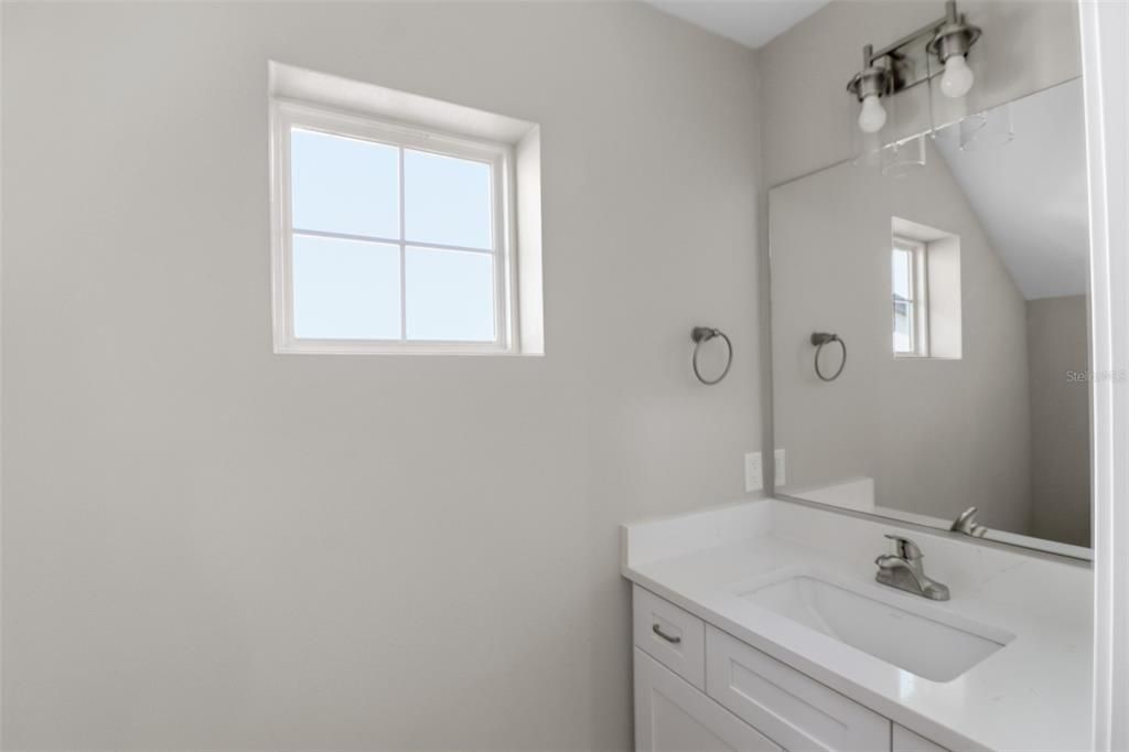 For Rent: $2,300 (3 beds, 2 baths, 1900 Square Feet)