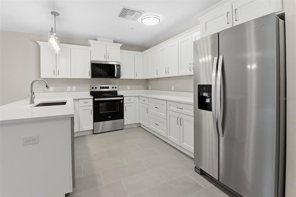 For Rent: $2,300 (3 beds, 2 baths, 1900 Square Feet)