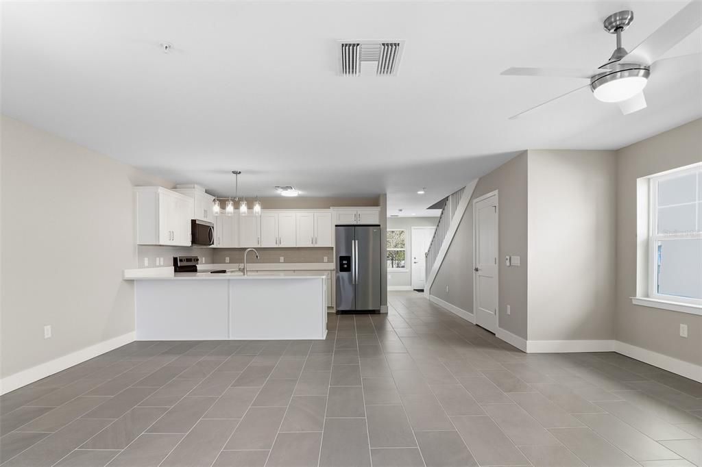 For Rent: $2,300 (3 beds, 2 baths, 1900 Square Feet)