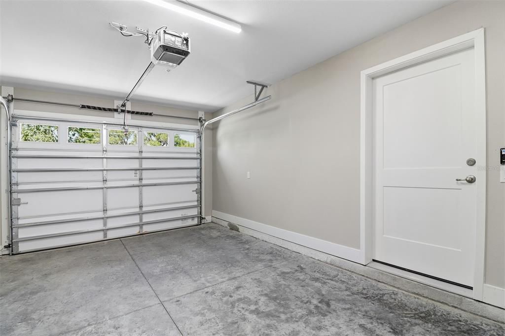 For Rent: $2,300 (3 beds, 2 baths, 1900 Square Feet)