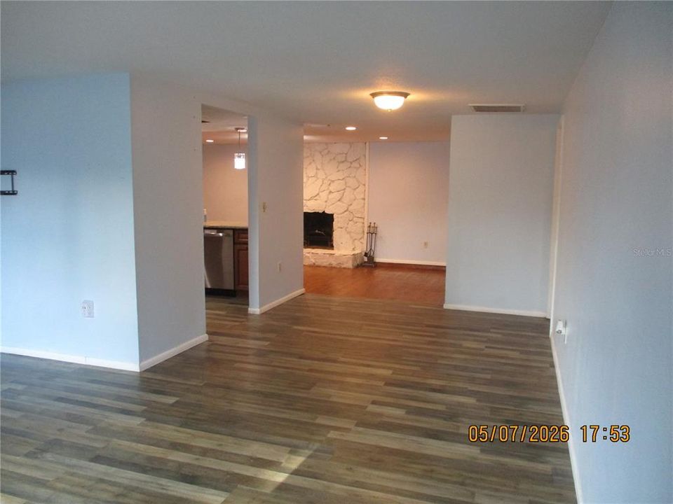 Под контрактом: $255,000 (3 спален, 2 ванн, 1924 Квадратных фут)