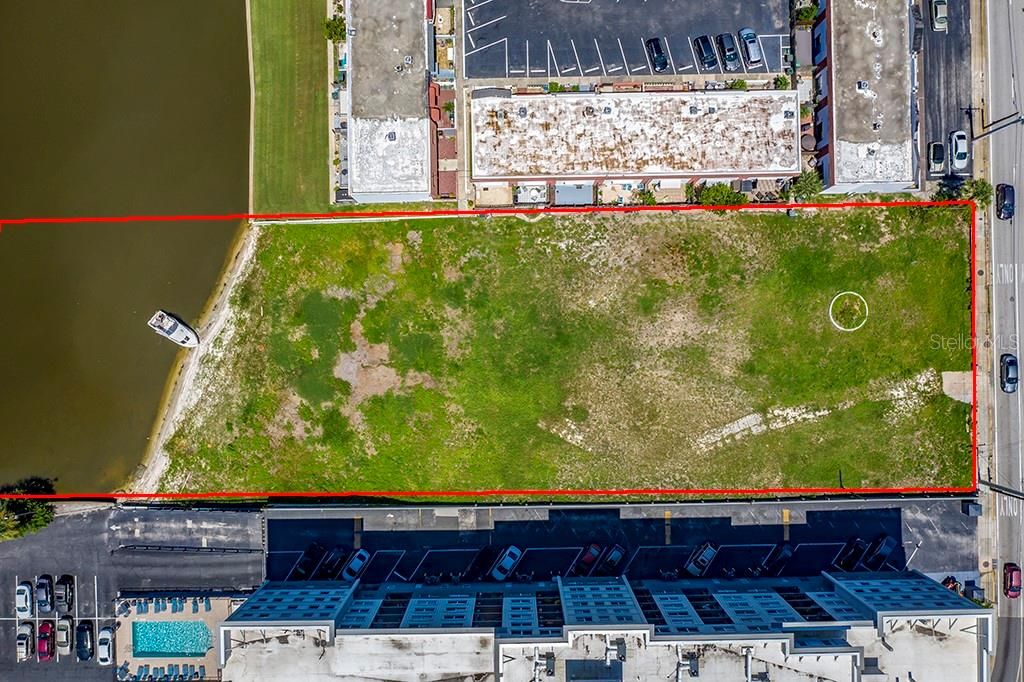 En Venta: $4,100,000 (1.20 acres)