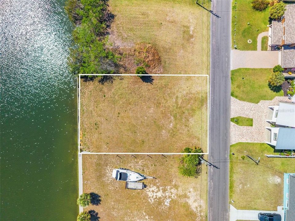 На продажу: $299,900 (0.20 acres)