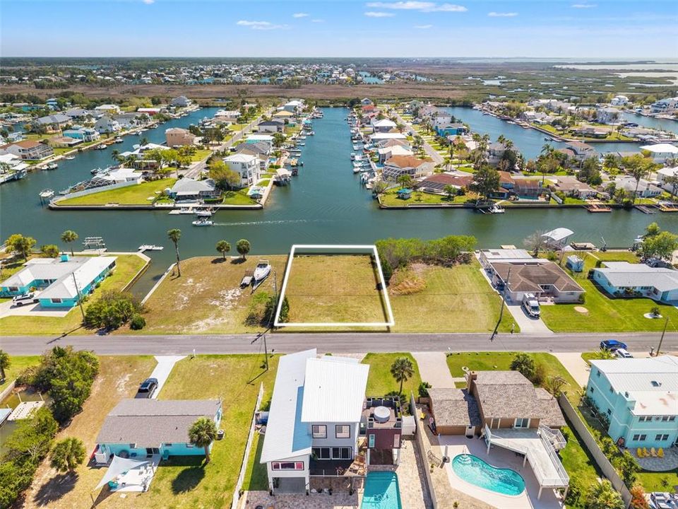 На продажу: $299,900 (0.20 acres)