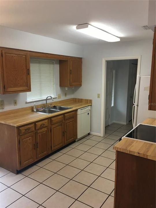 В аренду: $2,700 (4 спален, 2 ванн, 1464 Квадратных фут)