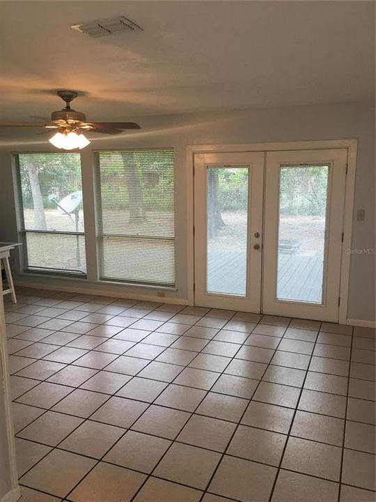 В аренду: $2,700 (4 спален, 2 ванн, 1464 Квадратных фут)