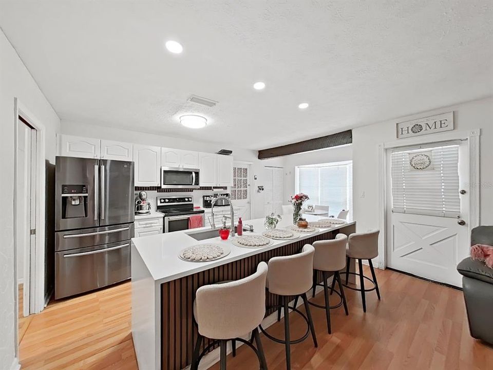 En Venta: $639,000 (4 camas, 2 baños, 1822 Pies cuadrados)