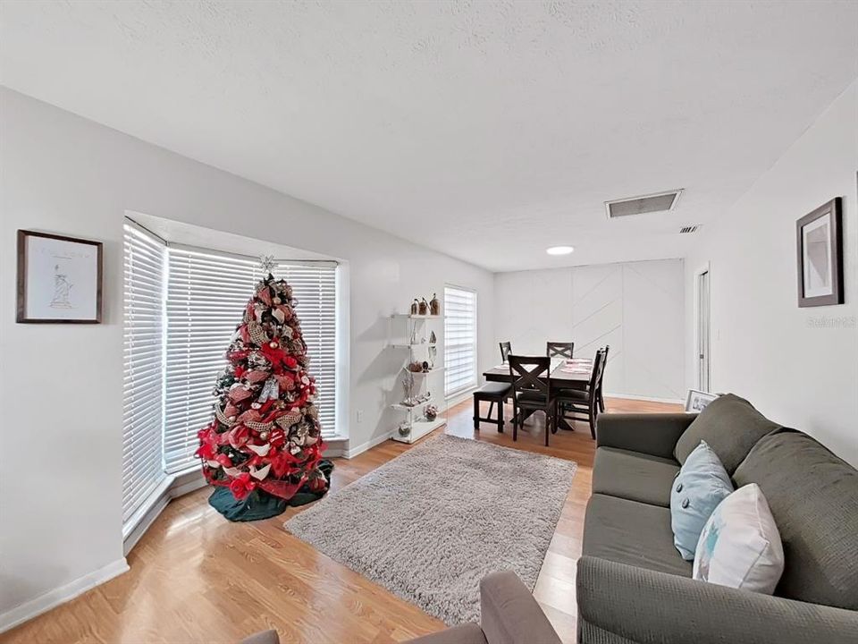 En Venta: $639,000 (4 camas, 2 baños, 1822 Pies cuadrados)