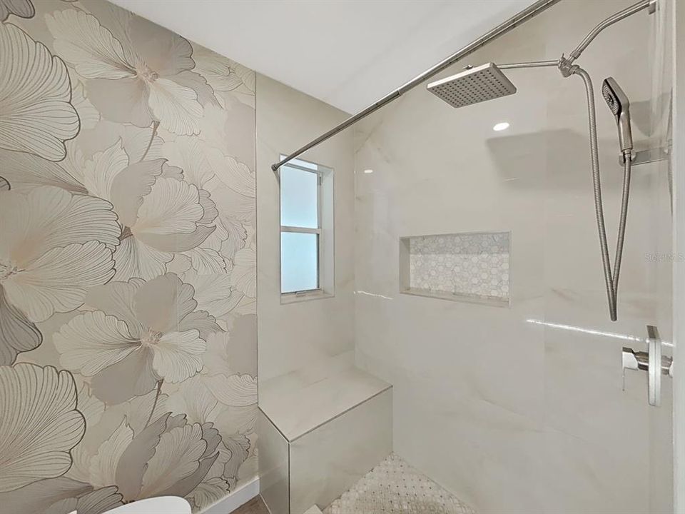 En Venta: $639,000 (4 camas, 2 baños, 1822 Pies cuadrados)