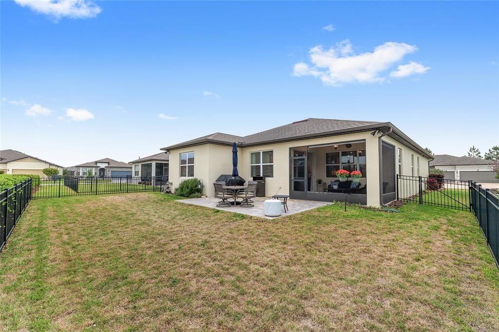 Activo con contrato: $435,000 (2 camas, 2 baños, 1923 Pies cuadrados)