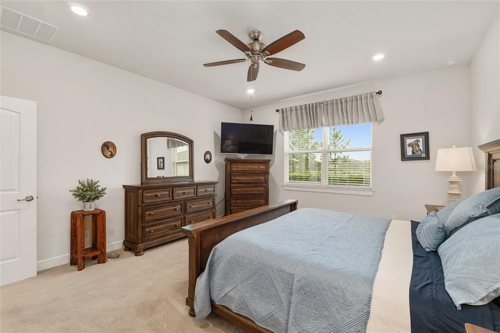 Activo con contrato: $435,000 (2 camas, 2 baños, 1923 Pies cuadrados)