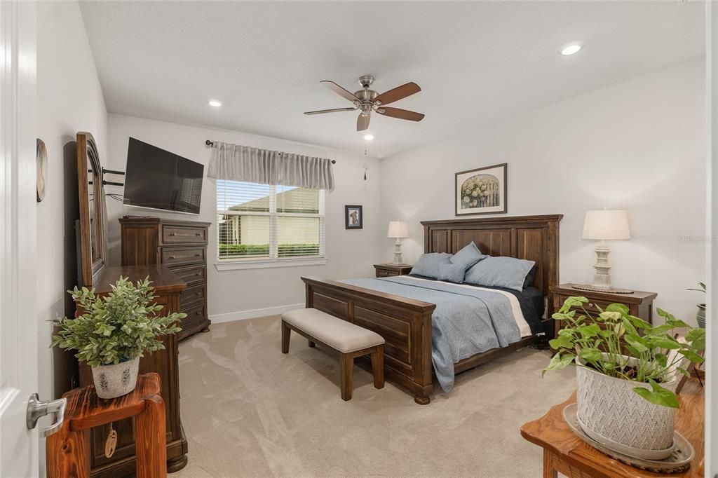 Activo con contrato: $435,000 (2 camas, 2 baños, 1923 Pies cuadrados)