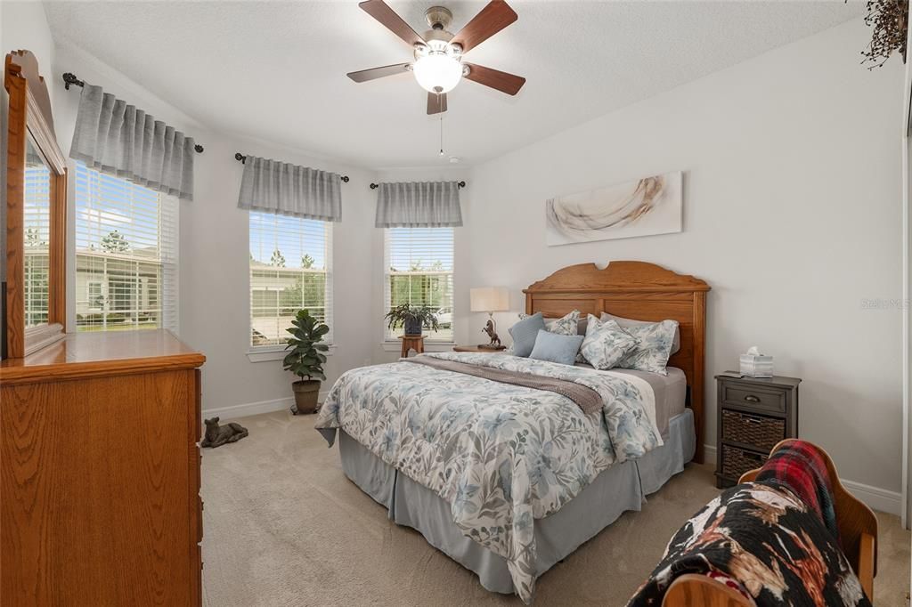Activo con contrato: $435,000 (2 camas, 2 baños, 1923 Pies cuadrados)
