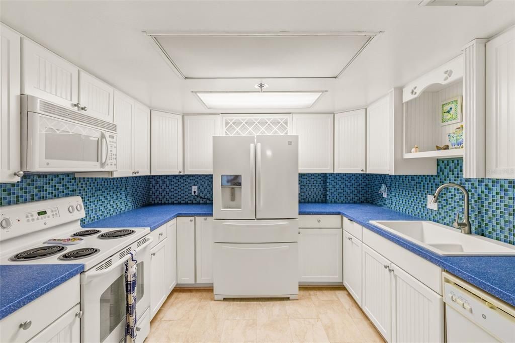 For Sale: $329,900 (2 beds, 2 baths, 1175 Square Feet)