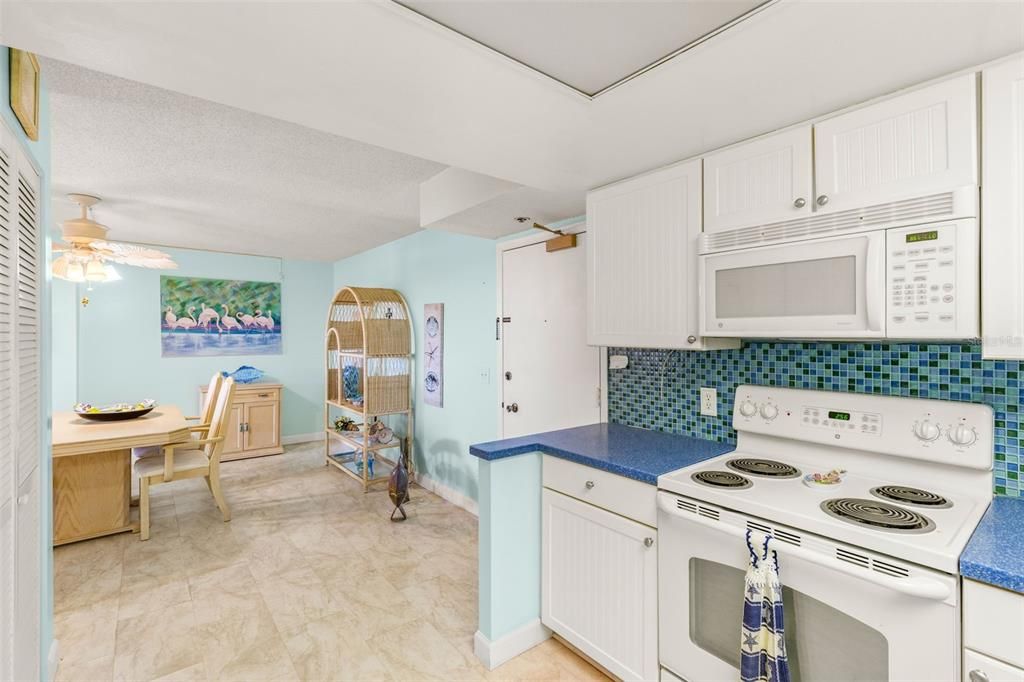 For Sale: $329,900 (2 beds, 2 baths, 1175 Square Feet)