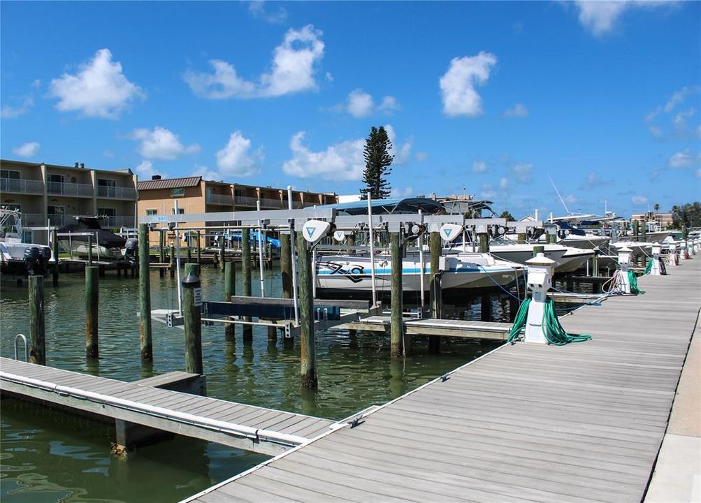 For Sale: $329,900 (2 beds, 2 baths, 1175 Square Feet)