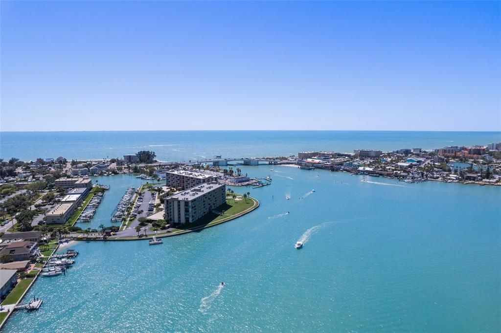 For Sale: $329,900 (2 beds, 2 baths, 1175 Square Feet)